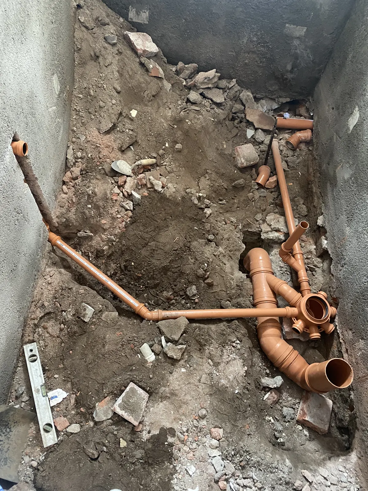 Tendido de instalaciones sanitarias durante la reforma del baño