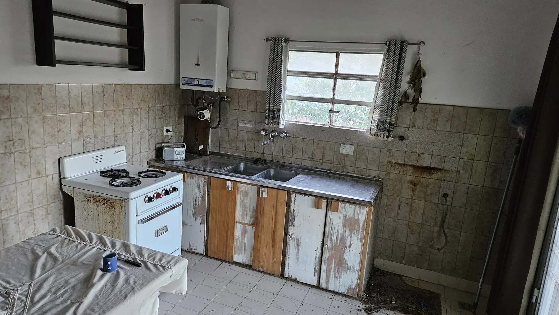 Estado original de la cocina de Casa Cabalango